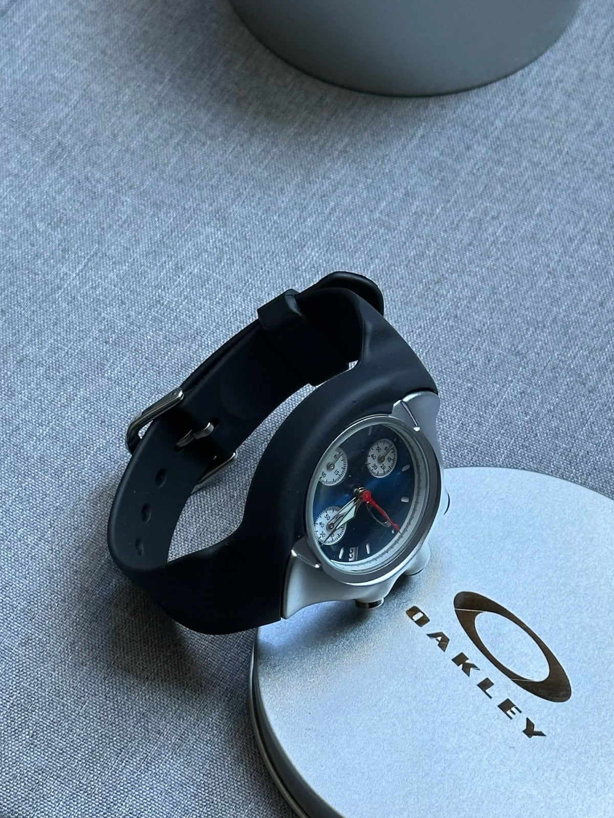 Oakley Chronograph Watch – Blue Dial with Rubber Strap