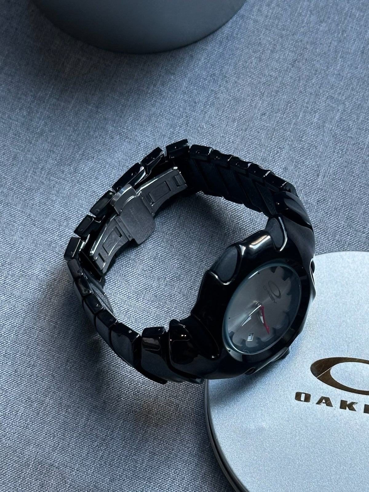Oakley Blade Watch – White dial Black Shiny Stainless Steel, Swiss Movement, Collectible Men’s Watch