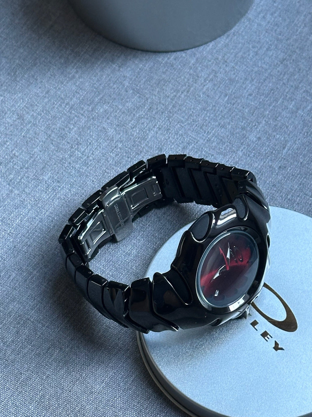 Oakley Blade Watch – Red dial Black Shiny Stainless Steel, Swiss Movement, Collectible Men’s Watch