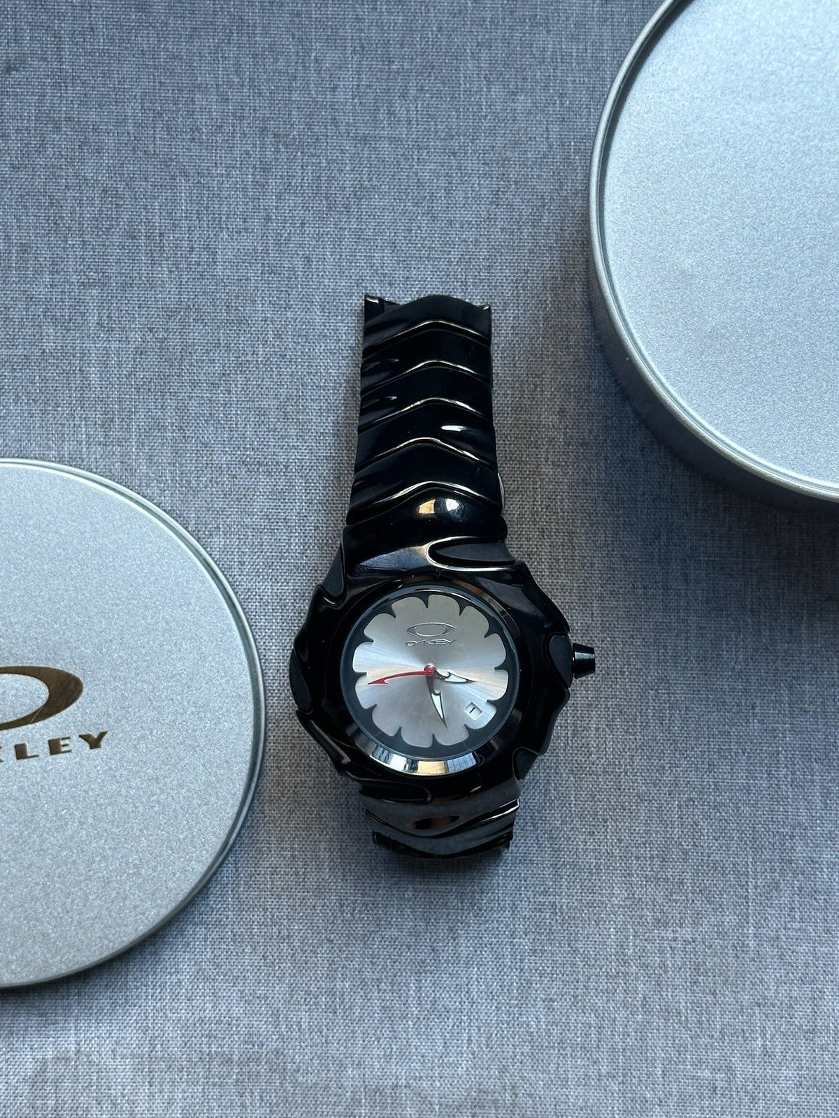 Oakley Blade Watch – White dial Black Shiny Stainless Steel, Swiss Movement, Collectible Men’s Watch