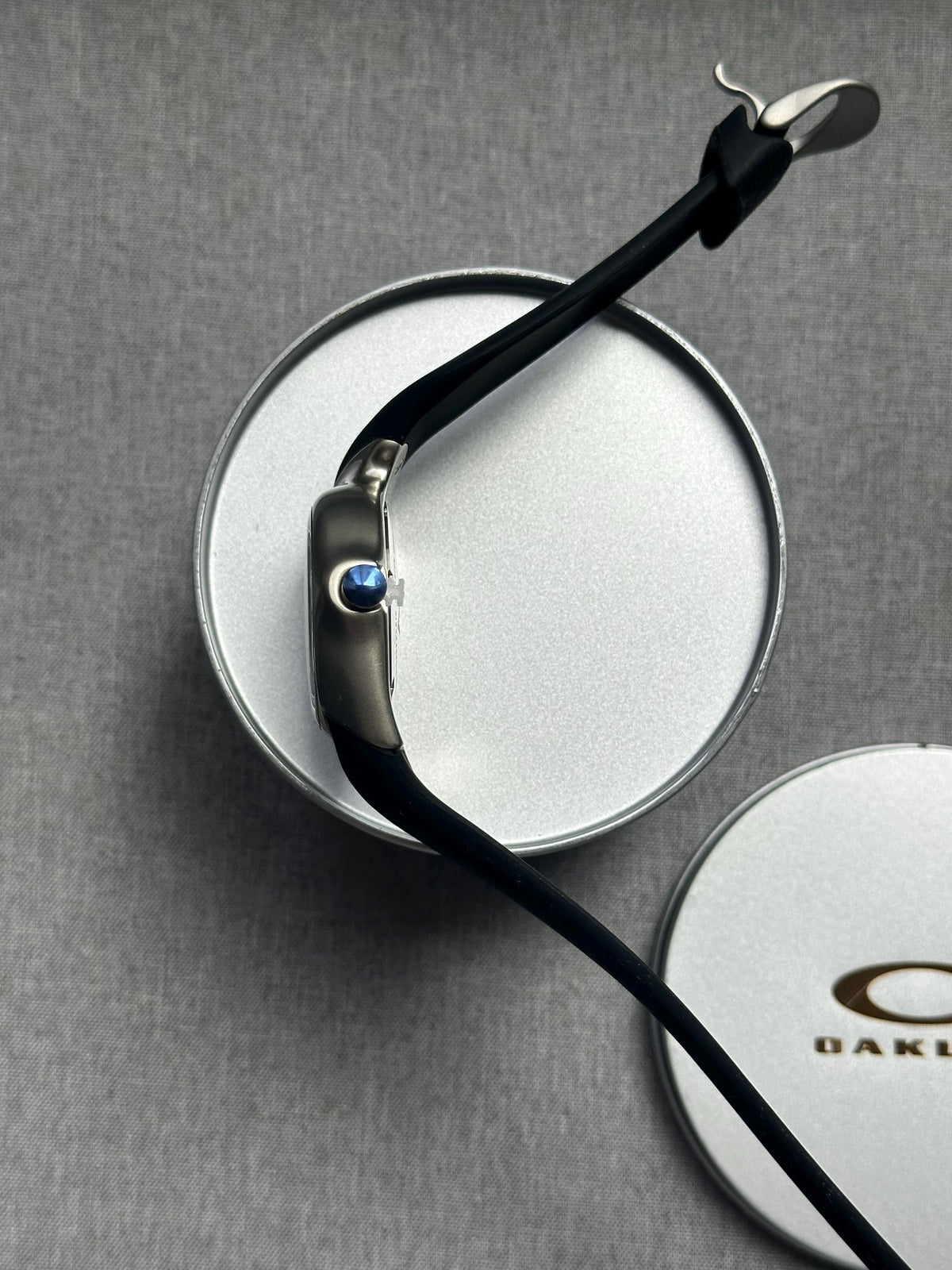 Oakley D1 Icon Watch: Black/White/Blue Dial, Rare Collectible Men's Sports Watch with Case
