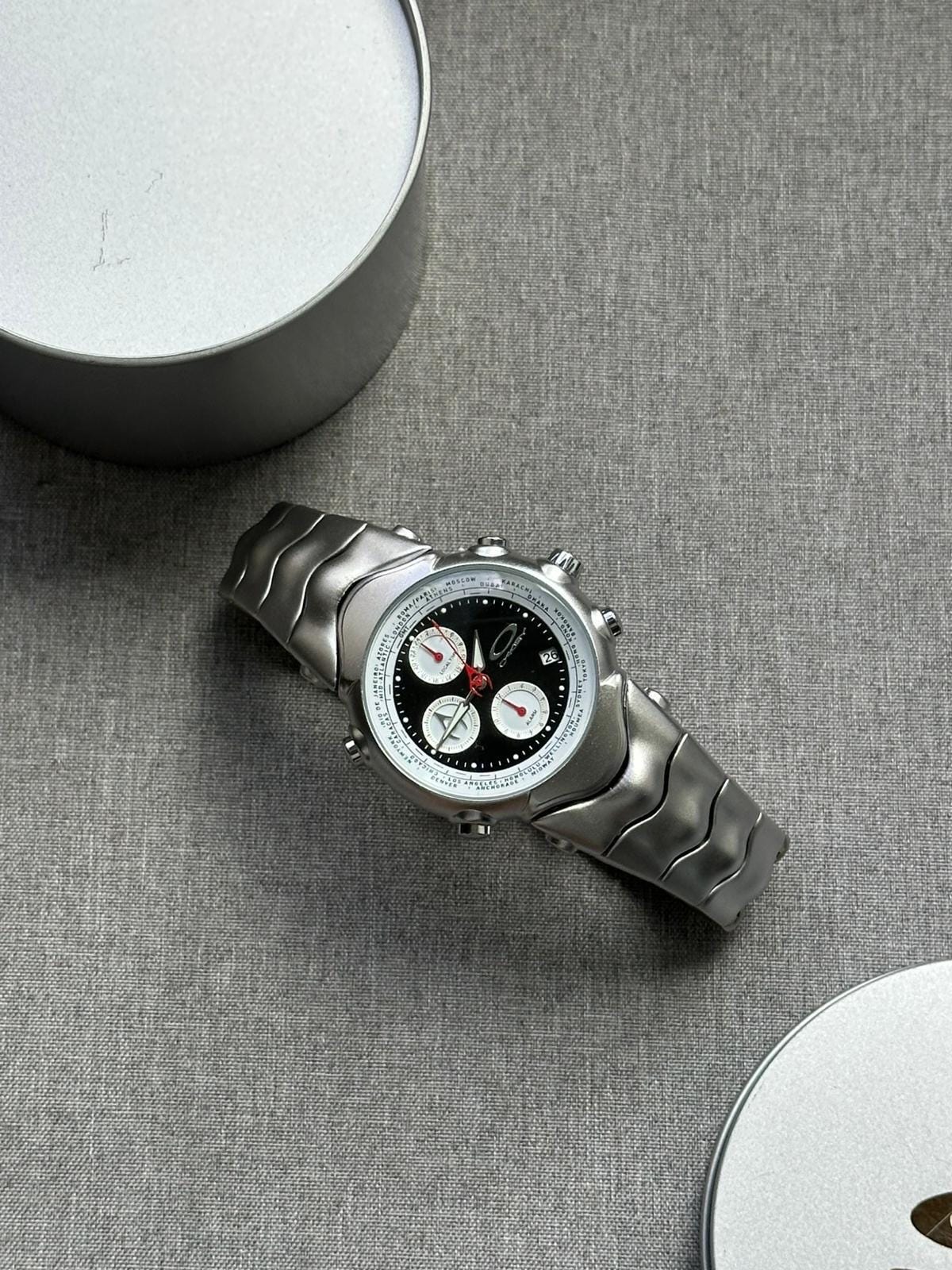 Oakley Judge Chronograph Watch – Black/Blue/White Dial, Matte Brushed Stainless Steel Bracelet, Swiss Movement